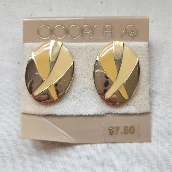 VTG 80s 90s Oopsa Daisy enamel earrings - Picture 1 of 3